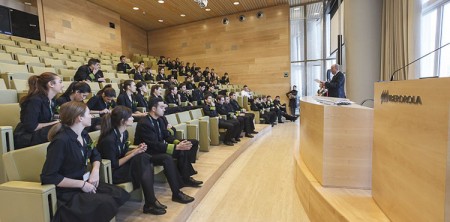 Gaizka Aseguinolaza y el equipo de Iruña Catering inauguran la Torre Iberdrola