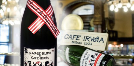 El Agua de Bilbao se viste de rojiblanco para animar al Athletic en la final