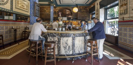 Apariciones del Café Iruña y el Café La Granja en diferentes medios internacionales